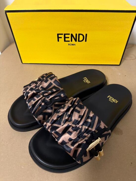 Fendi💓 Shoes - Women's Fendi slides